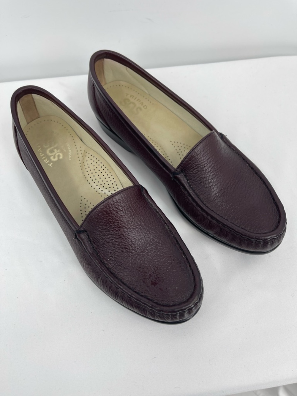 SAS SIMPLIFY ANTIQUE WINE SIZE 8N Women's Burgundy Leather Slip-On Loafers